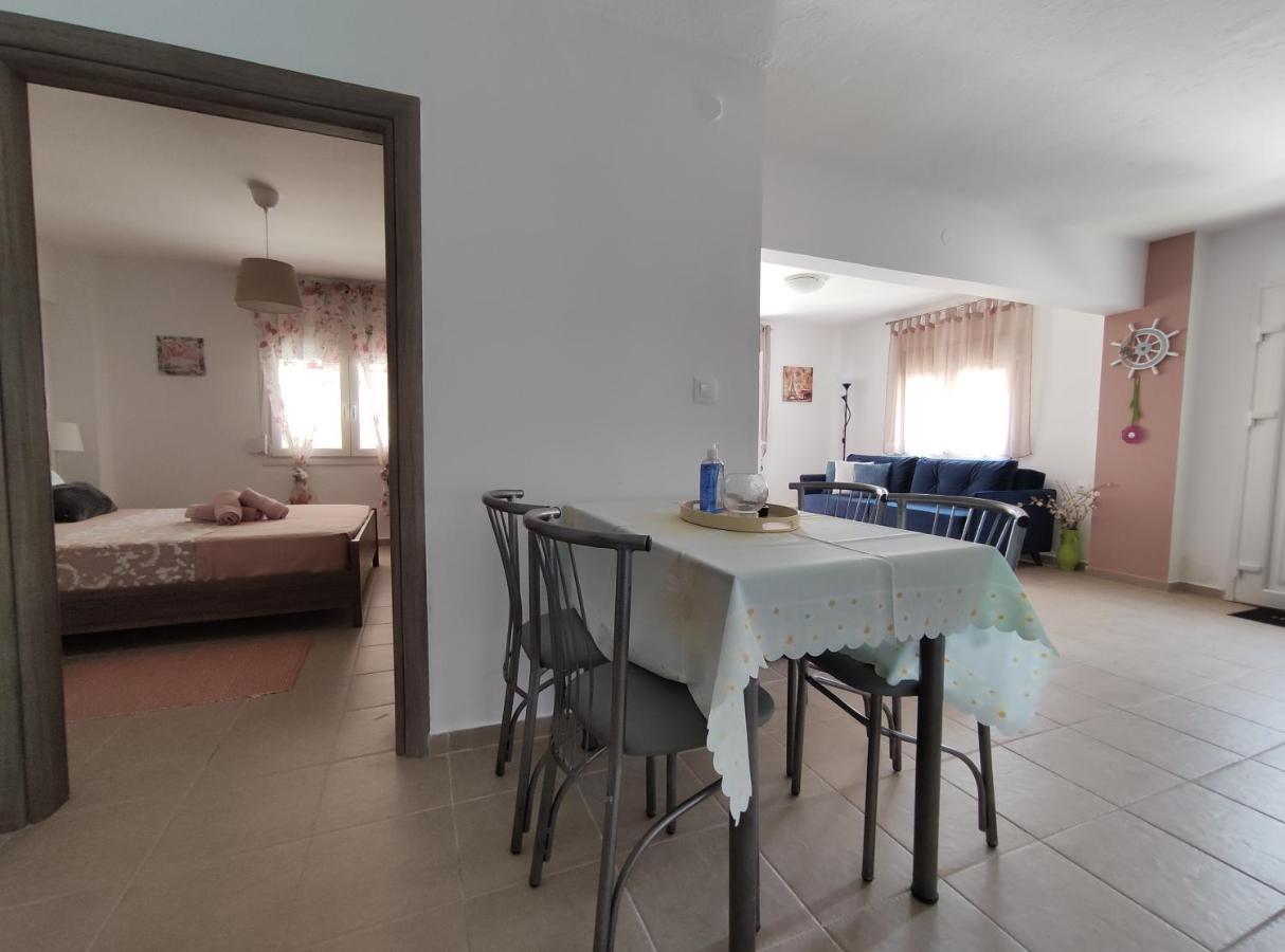 Seaside Apartments Néa Irákleia Eksteriør billede