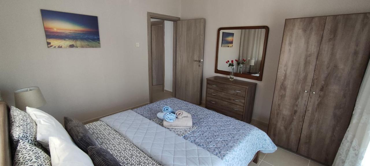 Seaside Apartments Néa Irákleia Eksteriør billede
